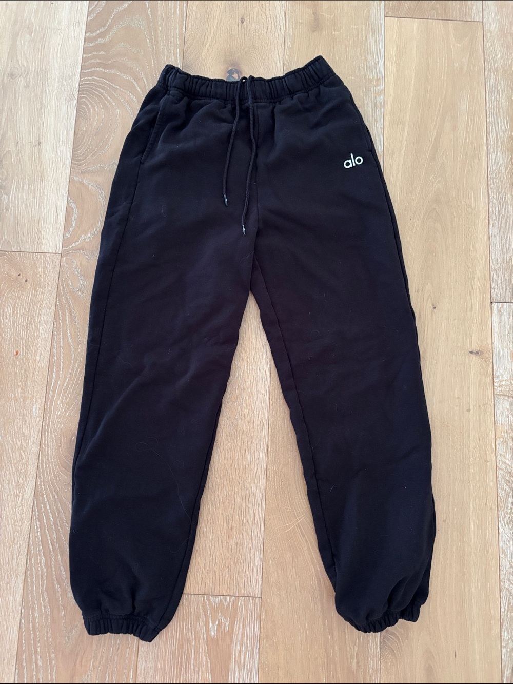 ALO Yoga Accolade Black Jogger Sweatpants with Logo